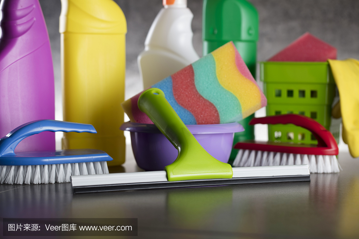 清洁产品。家里清洁。排版。